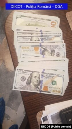 Parfumurile contrafăcute erau vândute și cu 20 de euro, în timp ce un produs original costa peste 50 de euro.