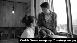 "Брат или брак" фильмінен көрініс. Режиссері – Ернар Нұрғалиев. Corich Group кинокомпаниясы, 2017 жыл.