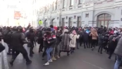 Орусия. Жапырт кармоо менен коштолгон митинг