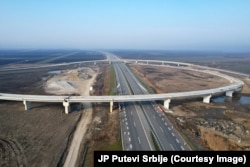 Dionica autoputa u Srbiji Kuzmin–Sremska Rača prema posljednjim planovima i izvještajima biće završena do kraja ove godine.