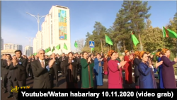 "Türkmen alabaýy" itiniň ýadygärliginiň açylyş dabarasy. Aşgabat, noýabr, 2020