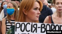 Під час акції «Наша армія – миру гарант, а Росія – окупант» проти умов припинення вогню на Донбасі біля Офісу президента України. Київ, 27 липня 2020 року