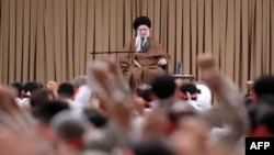 Верховний лідер Ірану аятола Алі Хаменеї виступає на зборах воєнізованої групи «Басідж» у Тегерані 25 листопада