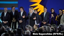 26 ოქტომბერს "ოცნებამ" არჩევნებში გამარჯვების აღნიშვნა "გორბის" ეგზიტპოლების საფუძველზე დაიწყო. ოპოზიცია, მესამე სექტორი და პრეზიდენტი ამ გამარჯვებას არ აღიარებენ.