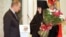 Владимир Путин награждает игуменью Иннокентию орденом Дружбы