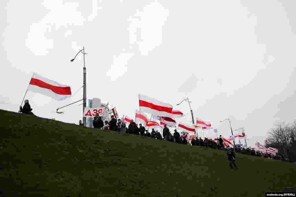 На мітингу в Куропатах виконуючий обов'язки голови КХП БНФ в Білорусі&nbsp;Юрій Бєлєнький&nbsp;говорив про небезпеку інтеграції з Росією