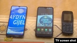 Türkmenistan akylly telefonlary öndürip başlandygyny aýdýar. Türkmen TW-sinden alnan surat
