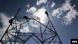 Инфраструктура для экспорта электроэнергии из Туркменистана. Афганская провинция Логар, 2015 год. (архивное фото) 