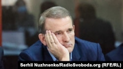 Суд постановив взяти Медведчука під цілодобовий домашній арешт до 9 липня