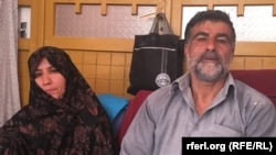 Jalil Ahmad and his wife want to sell their kidneys to settle their debts. 