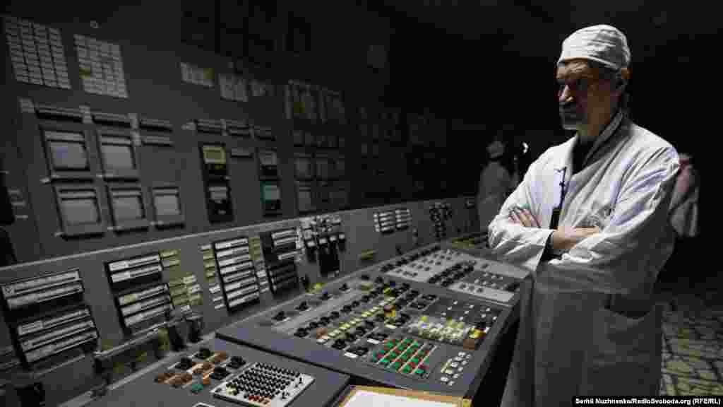 Алексей Бреус апаттан соң блокты басқаратын таңғы ауысымның аға инженері болған. "Атомшылар үлкен жұмыс атқарды. Сутегі жарылысын болдырмау үшін жабдықтағы тетіктерді бұрау керек еді. Сол жұмысты атқарған оператор қаза тапты" дейді ол.