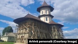 Biserica ortodoxă din Pătrăuții de Jos, regiunea Cernăuți, a cărei comunitate își dorește alipirea la BOR. 