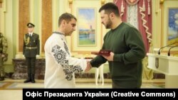 У січні 2024 року президент України Володимир Зеленський нагородив Романа Замрія орденом «За заслуги» ІІІ ступеня