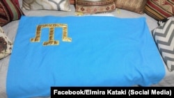 Один из флагов, которые Эльмира пошила в 2017 году. Ранее она никогда не шила подобное