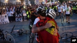 Studenții sârbi au ajuns pe biciclete de la Novi Sad la Strasbourg, Franța, în inima Uniunii Europene.