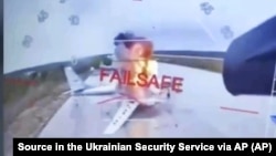 Скриншот видео СБУ с ударами по российским самолетам 1 июня