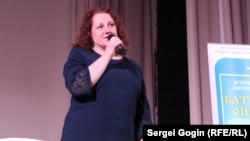 "It's easier to live with God," Olga Solntseva of the Ministry of Education and Science, tells children. "The earlier you understand it, the better."