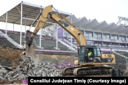 Vechiul stadion a intrat în proces de demolare