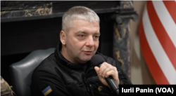 Максим Буткевич – український журналіст та правозахисник під час заходу в Українському домі, присвяченому поводженню з військовополоненими