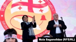 Лидеры «Альянса патриотов Грузии» - Давид Тархан-Моурави и Ирма Инашвили на предвыборной встрече, 03.10.2020