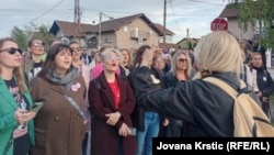 Ispred Okružnog zatvora na Klisi u Novom Sadu, organizovan je 15. aprila koncert podrške novosadskim aktivistima.