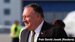 Secretarul de stat american Mike Pompeo la sosirea în Praga, Cehia. 11 august 2020