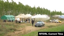 Орусиянын Орунбург облусунда Бузулук районуна топтолгон мигранттар. 