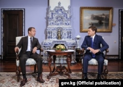 Сапар Исаков менен Дмитрий Медведев.