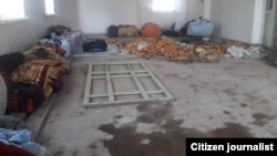 Озодликка юборилган бу сурат иловасида Тошкентдаги элчихоналарни қўриқловчи милиция ходимларининг ана шу шароитда ëтиб-тураëтгани ëзилган.