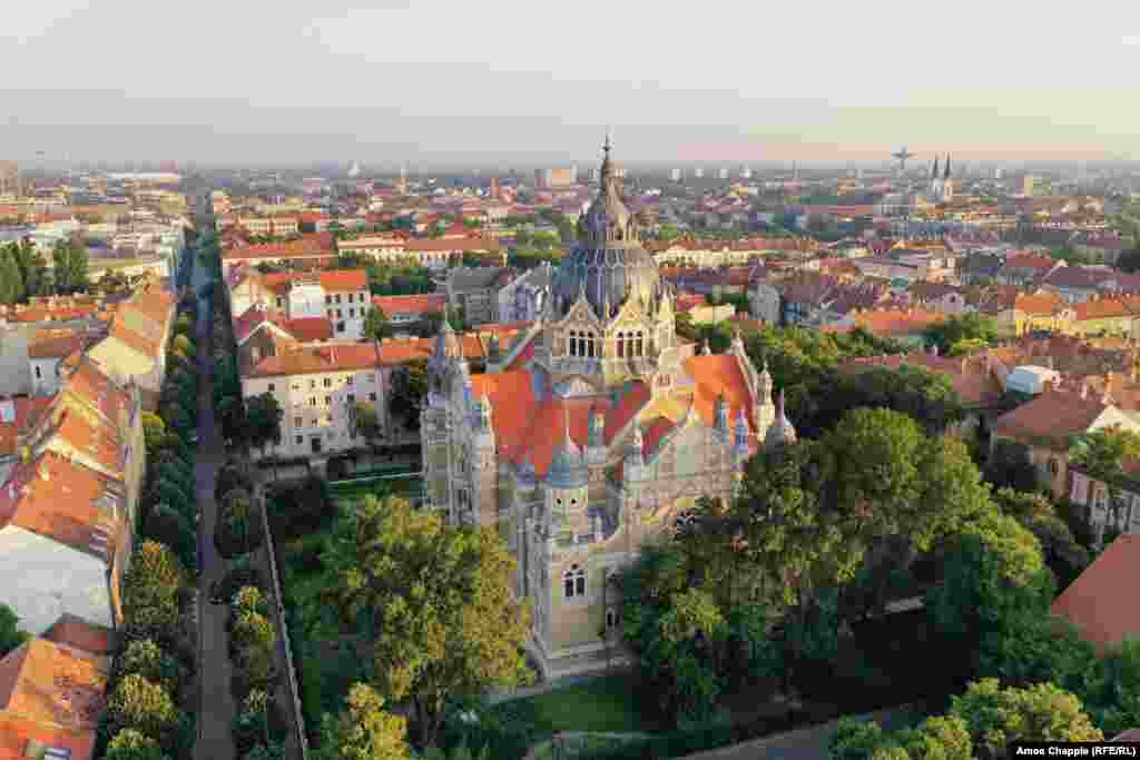 სეგედში მდებარე ეს სინაგოგა ებრაელთა მეოთხე უდიდეს სალოცავ სახლად ითვლება მთელ მსოფლიოში.