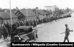 Радянські полонені захоплені в боях під Мінськом, липень 1941 року