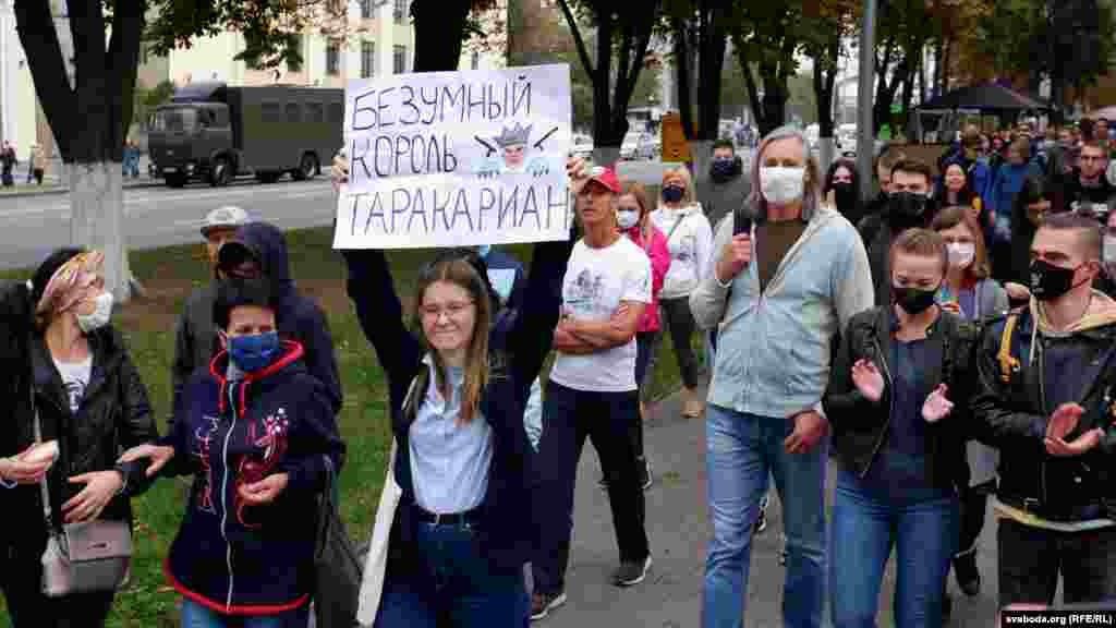 Mass protests took place in other cities of Belarus as well. In Homel the security forces used tear gas and a flash-noise flare gun against participants of the peaceful march. People were violently detained. The sign reads "Crazy cockroach king."