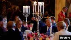 Președintele SUA, Donald Trump, și alți lideri NATO, la dineul oferit de Regele Olandei.