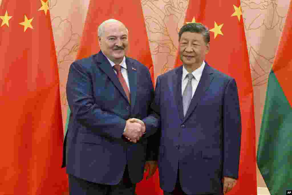 31 жніўня Аляксандар Лукашэнка сустракаўся з старшынём КНР Сі Цзіньпінам, як арганізатарам саміту ШАС