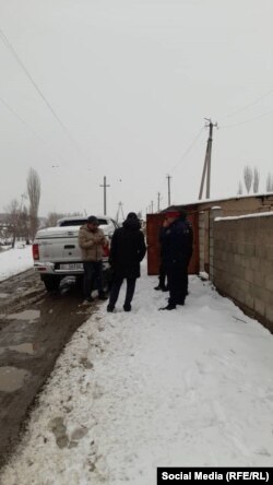 Көпүрө-Базар айылы, 28-март, 2025-жыл. Жер титирөөнүн кесепеттерин эсептөөгө ӨКМ, милиция кызматкерлери жана адистер тартылды.