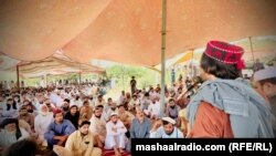 په ميرلي کې ځايي ولس په ډرون بريد کې د ماشومانو د وژنې خلاف پرلت وهلی دی ـ د مې ۲۱مې انځور