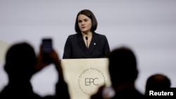 Svetlana Țihanovskaia vorbește la summitul Comunității Politice Europene de la Copenhaga, Danemarca, 2 octombrie 2025. 