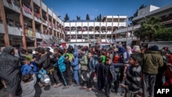 Рафах, 19 февраля. В местной школе дети ждут очереди на обед 