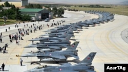 Военные самолеты НАТО в Турции.