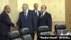 Владимир Жириновский бо намояндагони порлумони Тоҷикистон. 1-уми ноябри 2018