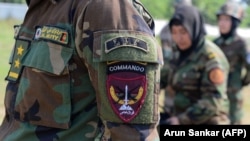 کمیتۀ حمایت از نظامیان پیشین می‌گوید: سربازان و افسران زن که در نظام پیشین کار می‌کردند در معرض مشکلات اقتصادی قرار دارند.