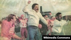 «Менскія Зубры» ў пачатку 1990-х, у цэнтры Алег Марозаў