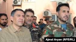 اسدالله خالد سرپرست وزارت دفاع (راست) و مسعود اندرابی سرپرست وزارت داخله افغانستان