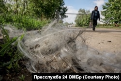 Волосінь від російських дронів на оптоволокні у Костянтинівці, травень 2025 року