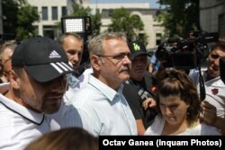 Liviu Dragnea a fost condamnat cu suspendare în dosarul angajărilor de la Protecția Copilului, dar fusese condamnat cu suspendare și în dosarul Referendumului, așa că sentința sa a fost schimbată, conform legislației, în una cu executare.