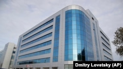 Zgrada biznis centra u Sankt-Peterburgu, u kojem se nalazi Agencija za onlajn istraživanja, koja se proslavila nadimkom „fabrika trolova“