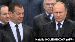 Президент Росії Володимир Путін (праворуч) і прем’єр-міністр Росії Дмитро Медведєв, Москва. 22 червня 2017 року