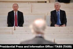 گنادی تیمچنکو در کنار پوتین در سوم ژوئن ۲۰۱۷