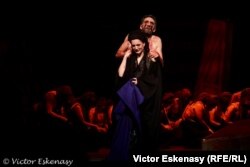 Oedipe și fiica sa Antigona (Miriam Zubieta)