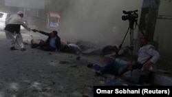 ارشیف، د کابل په شش درک سیمه کې د یوې چادنې له امله د یو شمېر وژل شویو او ټپي ژورنالستانو انځور \ ۲۰۱۸ کا د اپرېل ۳۰ مه